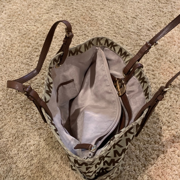 Michael Kors Tote Handbag - Picture 2 of 4